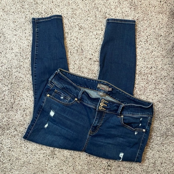 Torrid Dark Wash Feel The Fit Super Soft Distressed Stretch Jegging Size 18XS - Picture 1 of 7